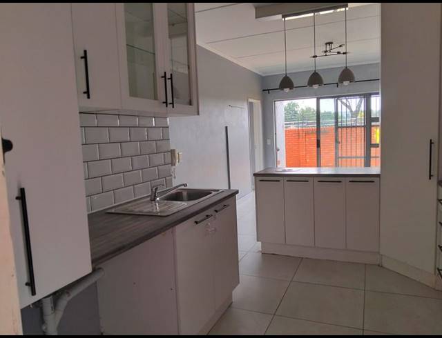 3 BEDROOM TOWNHOUSE FOR SALE IN FLORENTIA